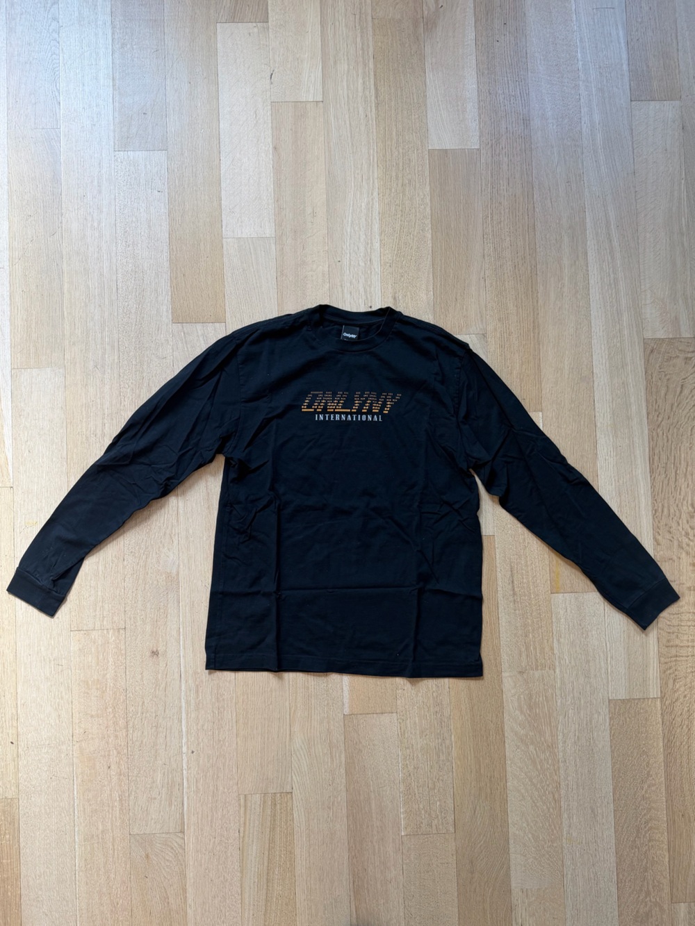 Only NY Long-Sleeve Logo Tee with world map graphic - size M